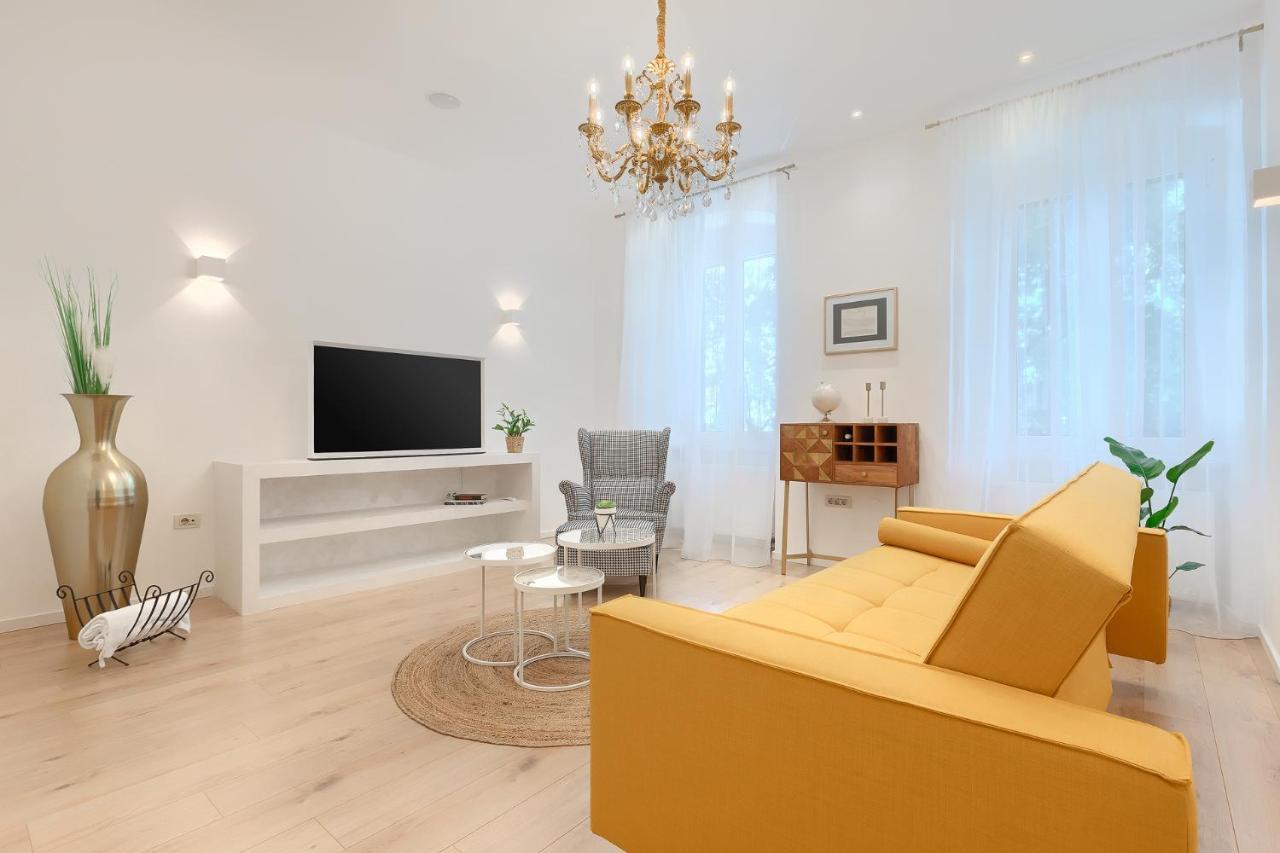 Calafati Apartment With Free Private Parking غييكا المظهر الخارجي الصورة