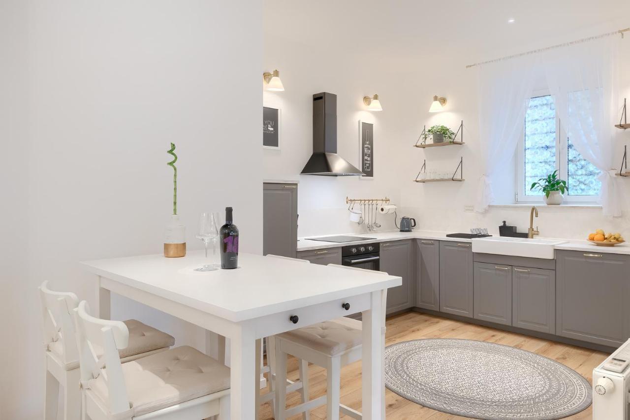 Calafati Apartment With Free Private Parking غييكا المظهر الخارجي الصورة