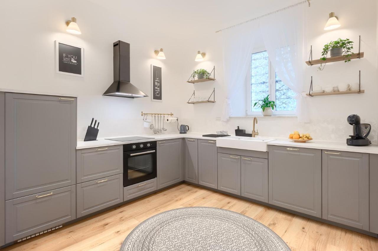 Calafati Apartment With Free Private Parking غييكا المظهر الخارجي الصورة