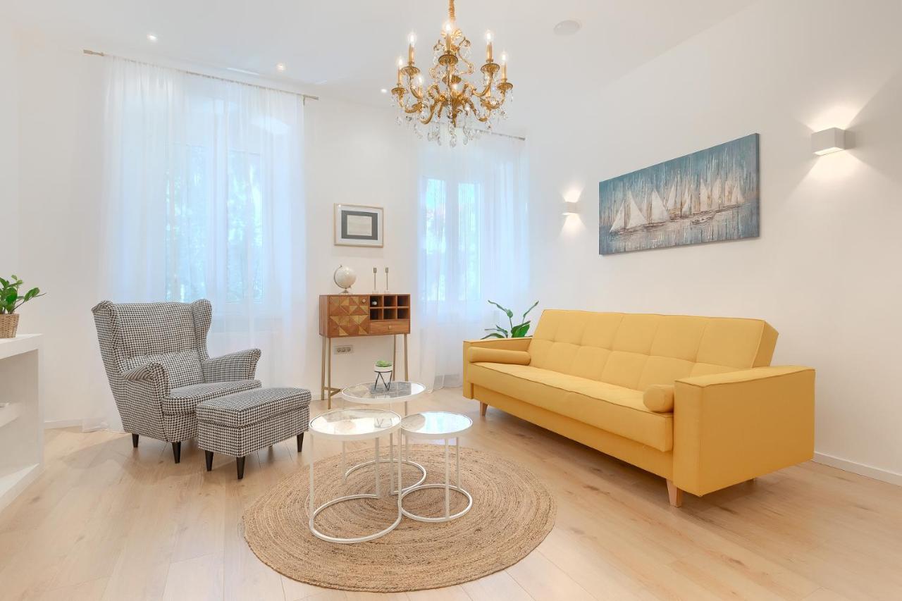 Calafati Apartment With Free Private Parking غييكا المظهر الخارجي الصورة