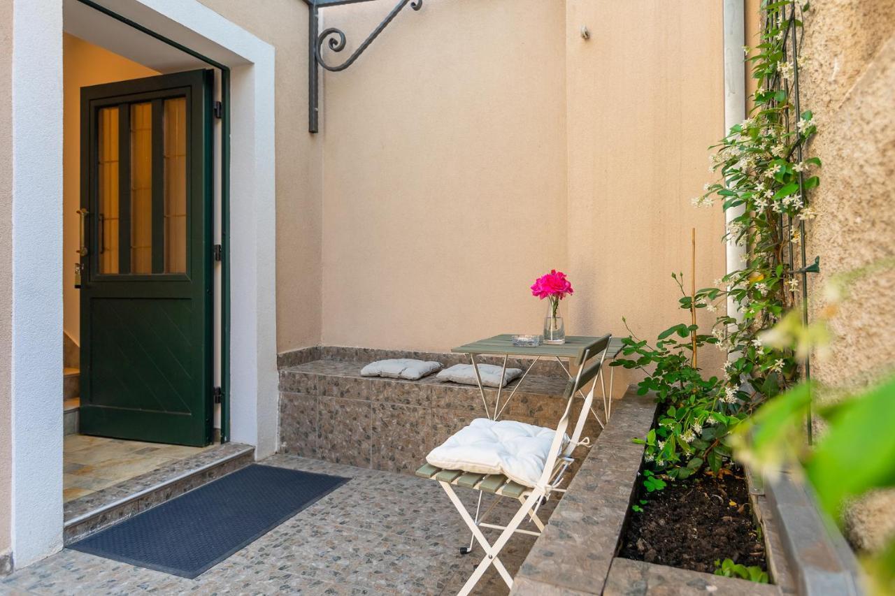 Calafati Apartment With Free Private Parking غييكا المظهر الخارجي الصورة