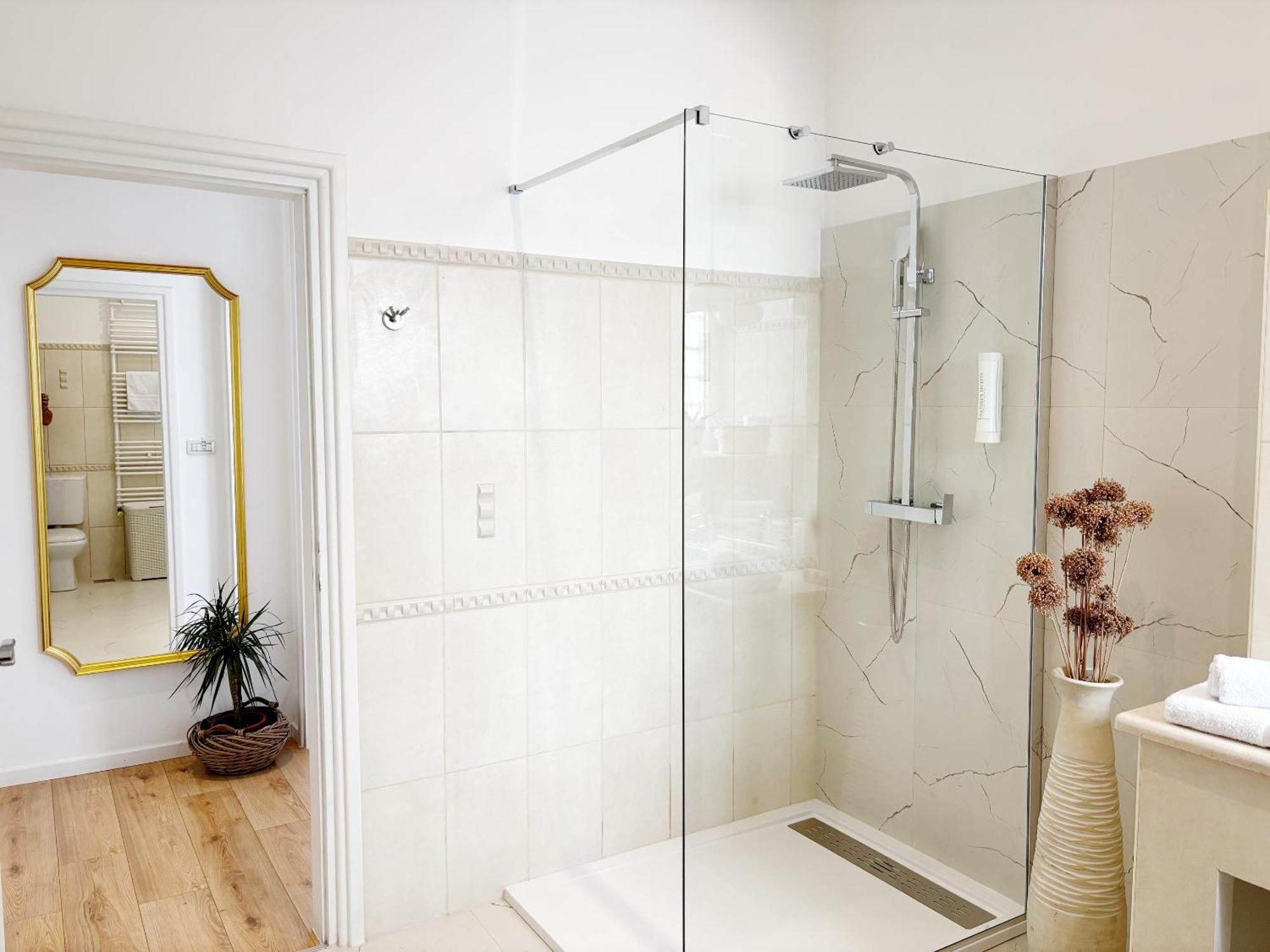 Calafati Apartment With Free Private Parking غييكا المظهر الخارجي الصورة