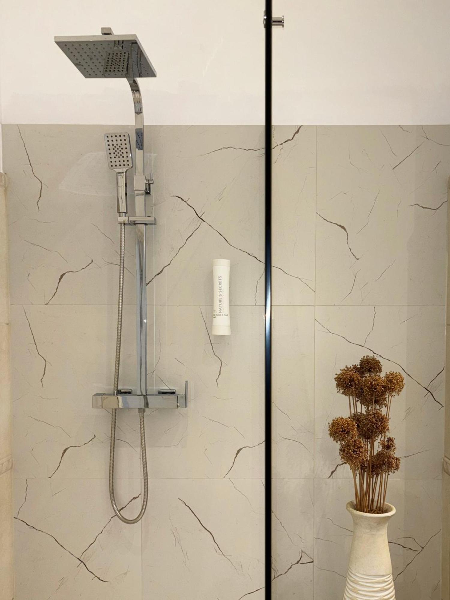 Calafati Apartment With Free Private Parking غييكا المظهر الخارجي الصورة